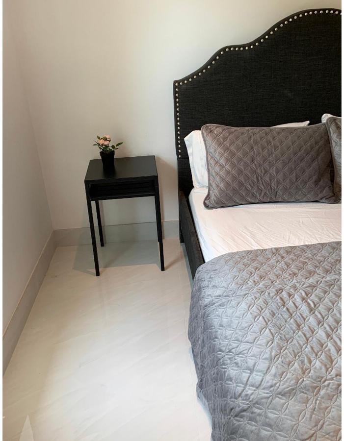 Room & Private Bathroom Boca Raton Exterior photo