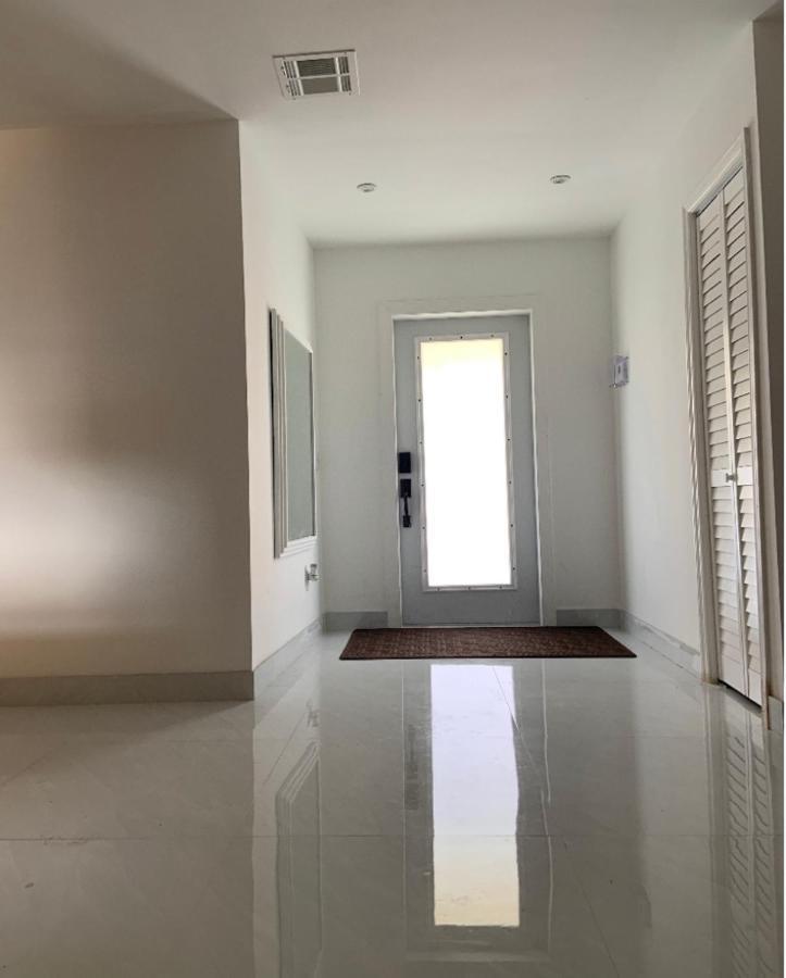 Room & Private Bathroom Boca Raton Exterior photo