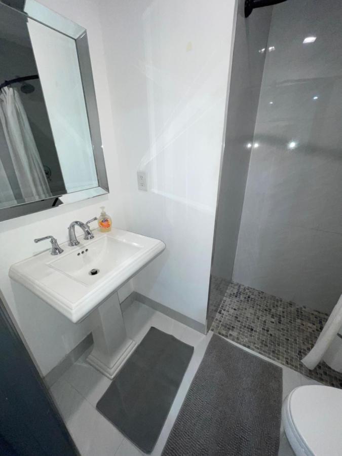 Room & Private Bathroom Boca Raton Exterior photo